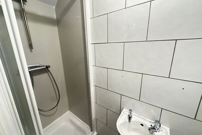 En Suite 2, 76 Park Street, Bedfordshire photo 5