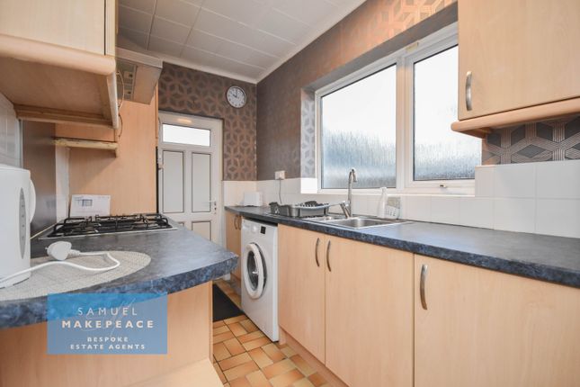 2 Gordon Avenue, Sneyd Green, Stoke-on-Trent photo 4