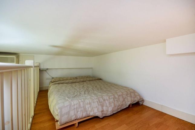 Flat 5, 39 Gloucester Street, London photo 3