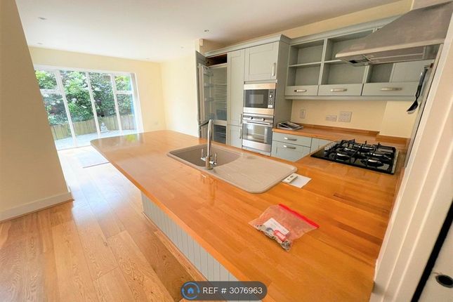 Oaks Cottage, Kings Hill, West Malling photo 4