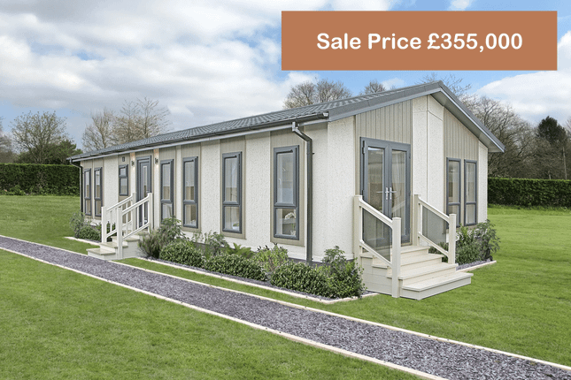 2-bed caravan on Iver Park Estate, Iver Park Estate, Langley Park Road, Iver, £355,000