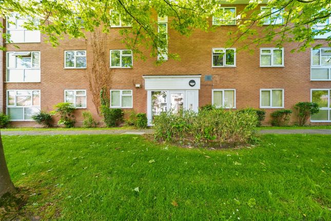 2-bed flat on 14, Lorne Road, Prenton, £85,000
