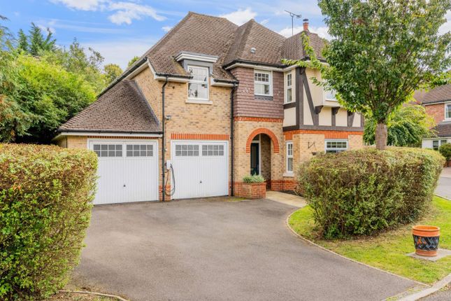 Thumbnail Detached house for sale in Hillside, Banstead