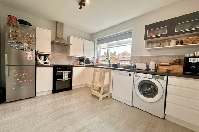 12, Gresham Close, Great Yarmouth photo 4