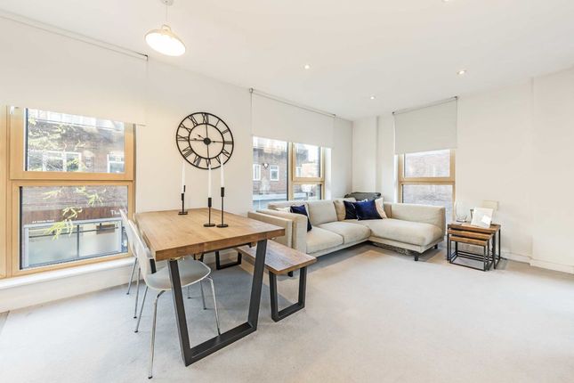 Thumbnail Flat for sale in Falcon Road, London