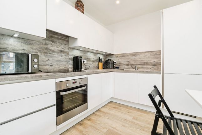 Flat 40 Chamberlain Court, 11, Ironworks Way, London photo 2