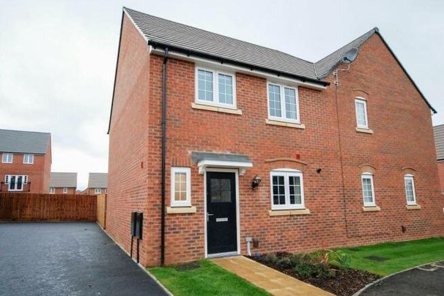 3-bed semi-detached on 41, Harrowell Close, Rugby, £1,275/mo