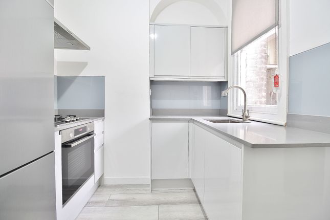 168 Thornbury Road, Isleworth photo 3