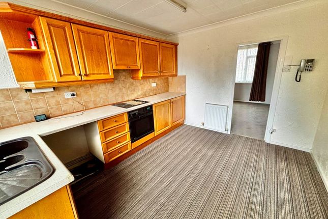 10 Gloucester Grove, Wakefield photo 3