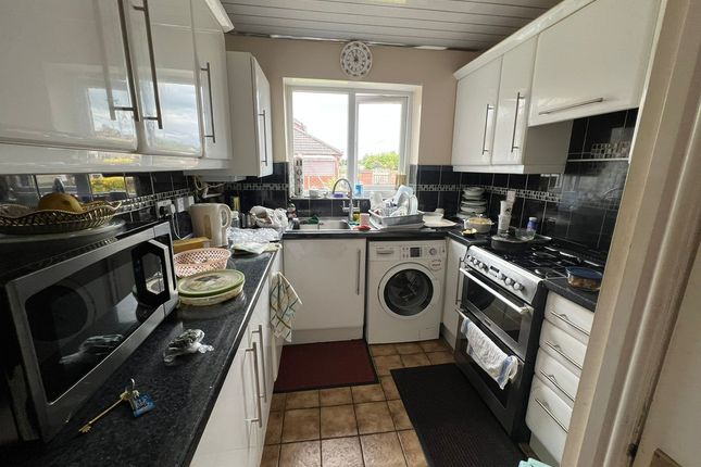 17, Penny Hill Drive Clayton, Bradford photo 5