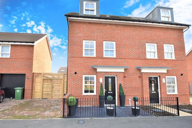 Thumbnail Semi-detached house for sale in Rowe Rise, Waterlooville