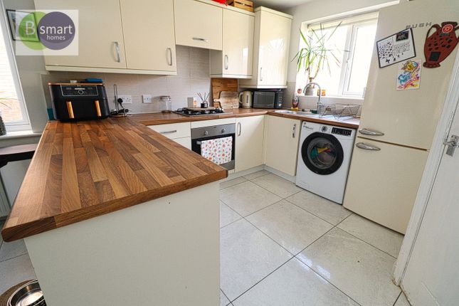 83, Sanderson Way, Mexborough photo 3