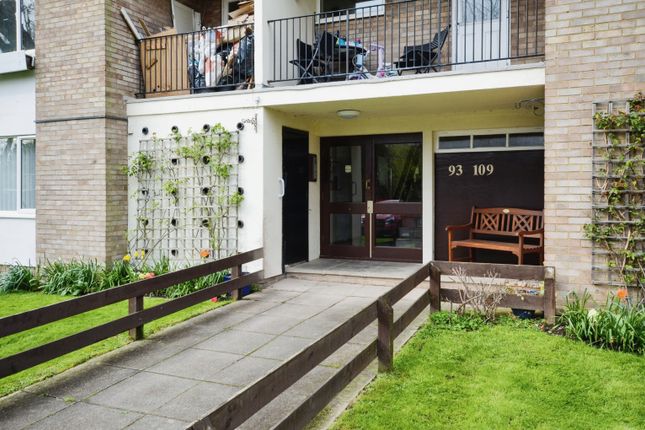 Flat for sale in Sycamore Road, Rickmansworth