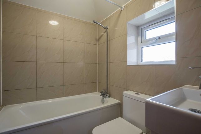 67 Titchfield Road, Carshalton photo 2