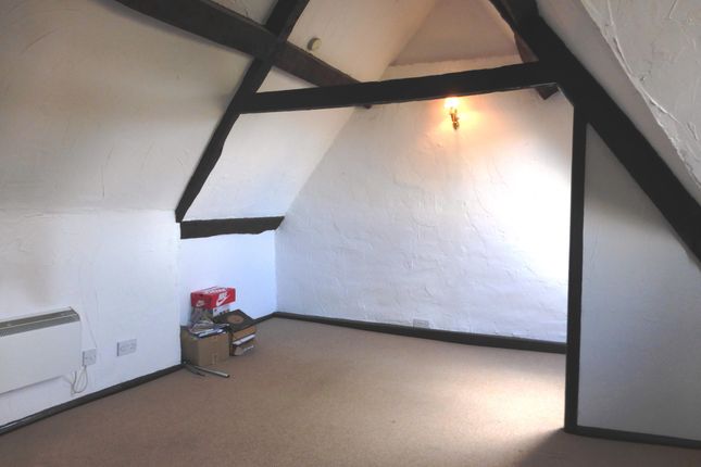 Flat 3, 10, High Street, SWINDON photo 3