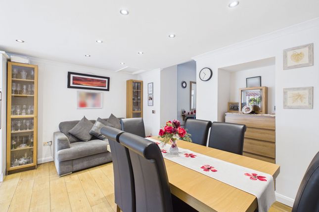 2 Mydriam Place, Tredegar photo 3