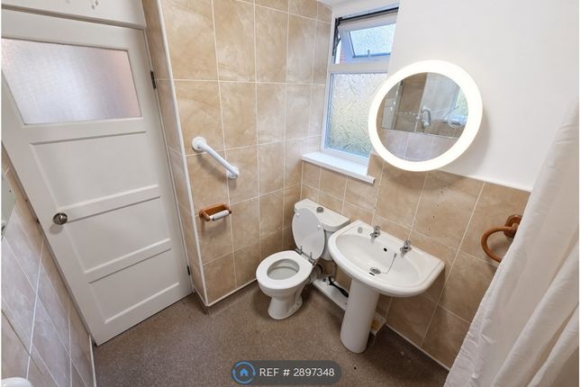 West Park Close, Leeds photo 2