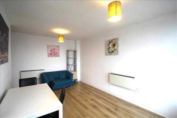 66, Hamlyn House, Feltham photo 4
