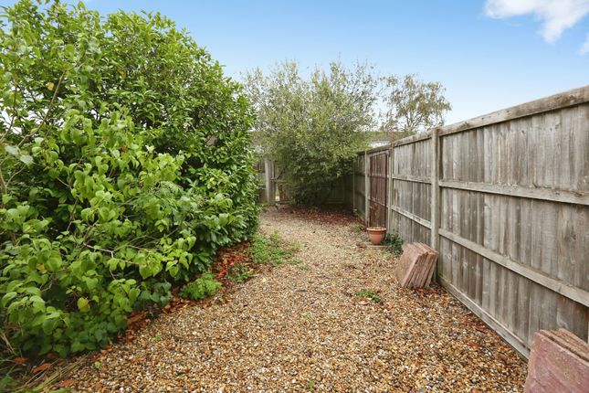 16, Devon Drive, Eastleigh photo 2