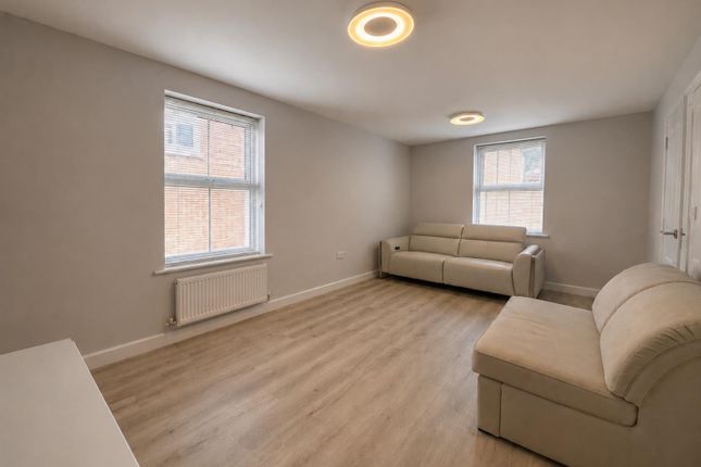 8, Montreal Drive, Waterlooville photo 3