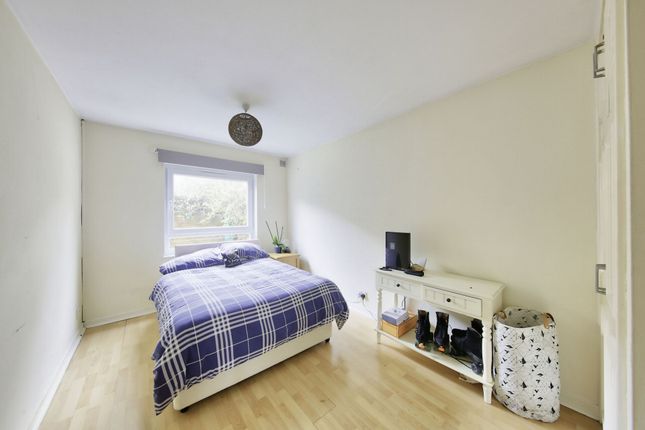 Flat for sale in Nantes Close, Wandsworth