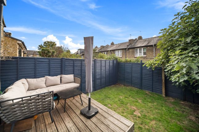108, Lessingham Avenue, London photo 4