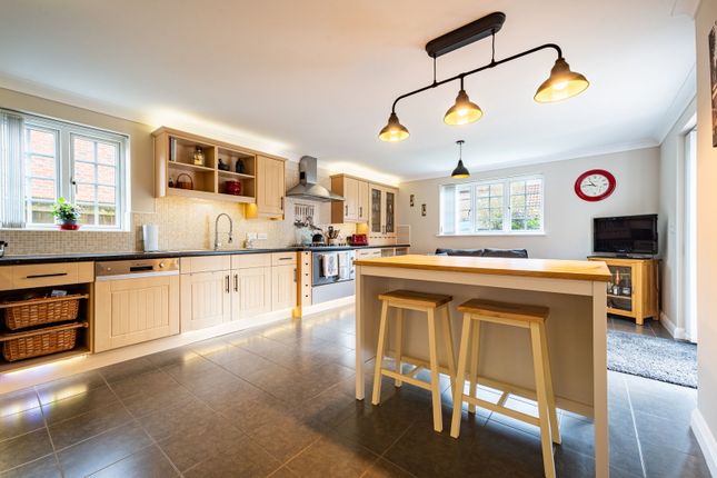 6, Clitheroe Croft, Milton Keynes photo 4