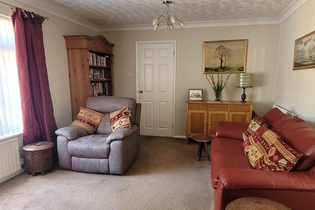 28, Hall Moor Road, Norwich photo 2