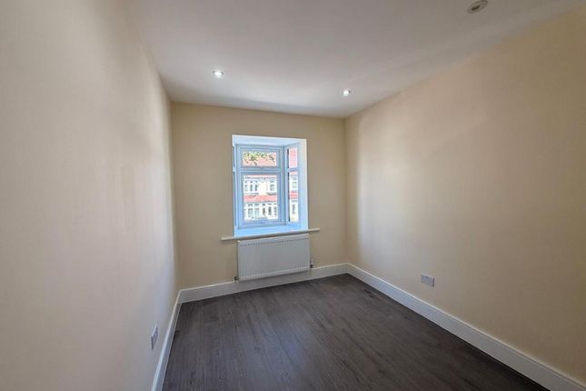 21, Claremont Avenue, Harrow photo 5