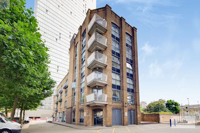 Flat to rent in Quayside, 2-4 Westferry Road, Canary Wharf
