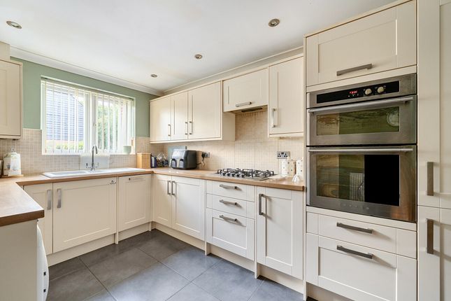 14, millers Close, Essex photo 4