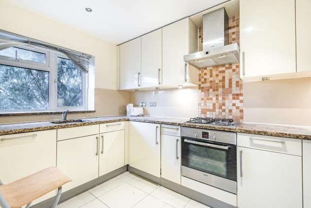 15, Orchard Avenue, London photo 4
