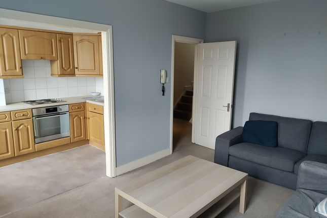 Shared accommodation to rent in Richmond Way, London