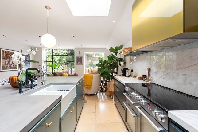25, Macfarlane Road, London photo 4