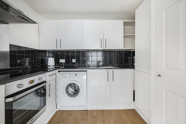 15, Conisborough Court, Dartford photo 2