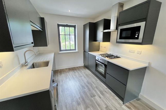 9, Samuel Wood Close, Glossop photo 2