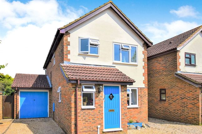 Link-detached house to rent in Scures Road, Hook, Hampshire