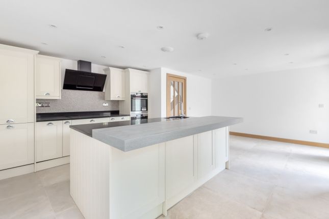 2 Monkwood Court,, Petersfield Road, Alresford photo 2