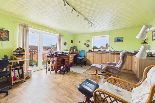 3 Weylands Court Overstrand Road, Cromer photo 3