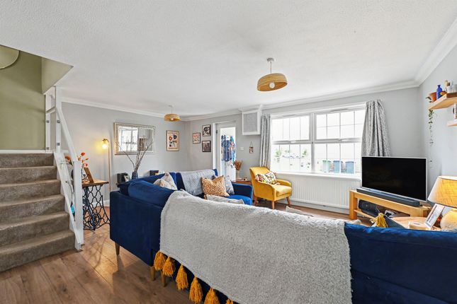 12, Morefields, Tring photo 3