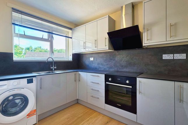 32 Oakamoor Close, Chesterfield photo 4
