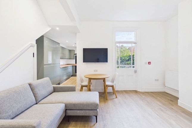 Room 6, 8 St. Michaels Square, Gloucester photo 4