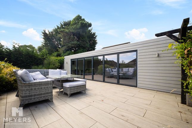 24, Kingsway, Ferndown photo 2