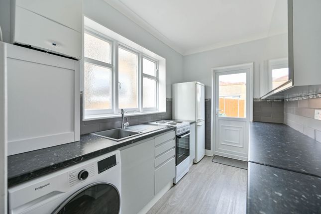 Whitton Manor Road, Isleworth photo 2