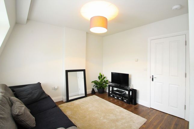 Thumbnail Flat to rent in High Road, Loughton