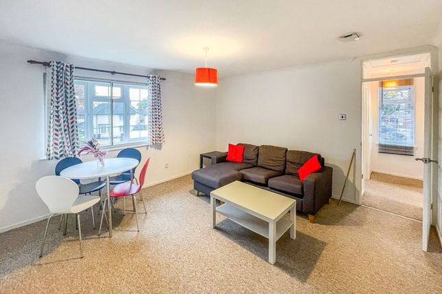 4 Starwood Court London Road, Slough photo 2