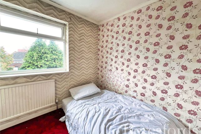 Semi-detached house for sale in Swanbourne Drive, Hornchurch