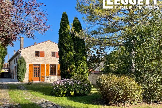 Thumbnail Villa for sale in Saint-Martin-De-Juillers, Charente-Maritime, Nouvelle-Aquitaine
