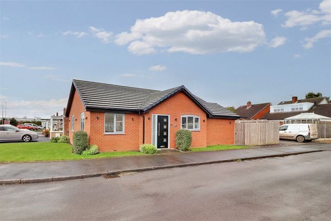 Thumbnail Bungalow for sale in Glenmore Avenue, Burntwood