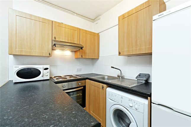 Flat 19, Chilworth Court,, Windlesham Grove, London photo 4